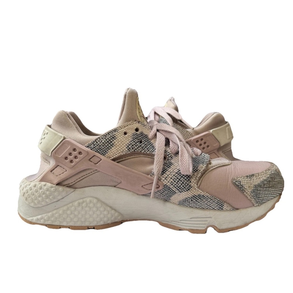 Nike Women's Pink and Beige Camouflage Sneakers